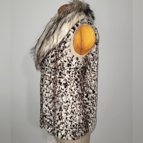 Stunning Adrienne Landau Vest - Picture 3 of 16